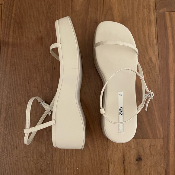 Ecru Strappy Flat Form Shoes Size 39 - Picture 4 of 5